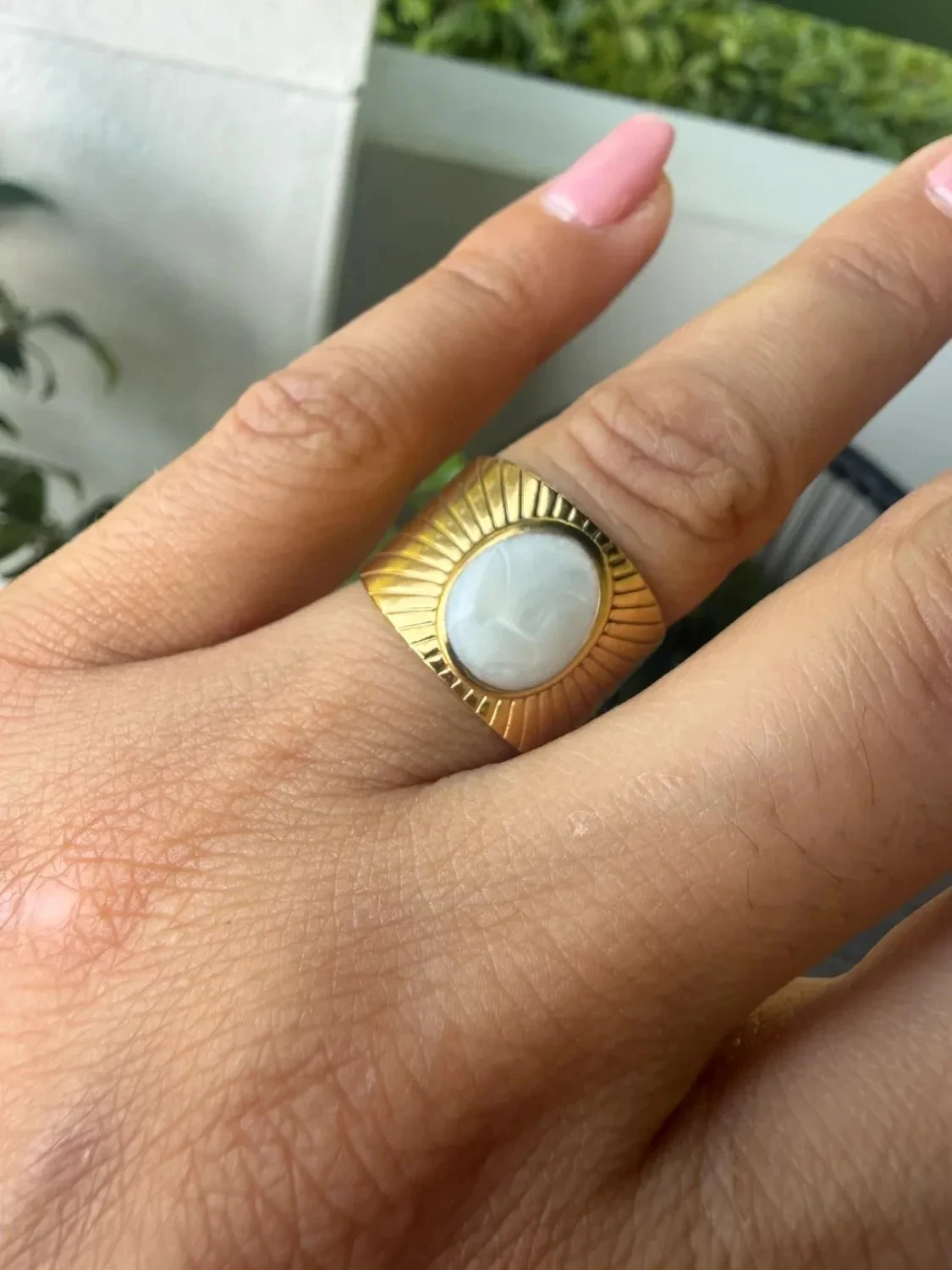 Bague dorée nacre